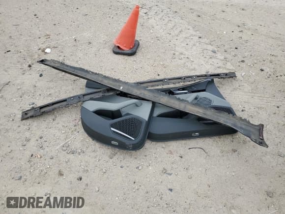 ✅ 2019 Audi A4 allroad Premium Plus • VIN: WA18NAF44KA107547 • Лот: 46144354. Опубликован ранее на Copart с пробегом 52 832 миль. Бесплатный доступ к архиву аукционных продаж из США и подробный отчёт об истории автомобиля на DreamBid. Изображение 12.