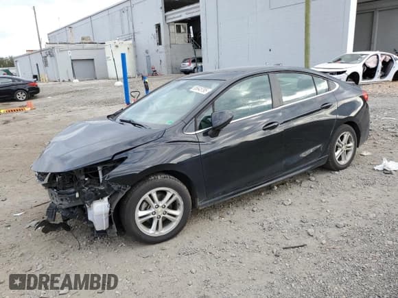 ✅ 2018 Chevrolet Cruze LT • VIN: 1G1BE5SMXJ7241167 • Lot: 85645795. Wystawiony na Copart z przebiegiem 184 197 mil. Bezpłatny archiwum sprzedaży aukcyjnych z USA i szczegółowy raport historii pojazdu na DreamBid. Zdjęcie 1.