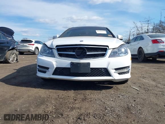 ✅ 2014 Mercedes-Benz C 250 • VIN: WDDGJ4HB6EG286448 • Lot: 41668638. Wystawiony na IAAI z przebiegiem 93 204 mil. Bezpłatny archiwum sprzedaży aukcyjnych z USA i szczegółowy raport historii pojazdu na DreamBid. Zdjęcie 11.