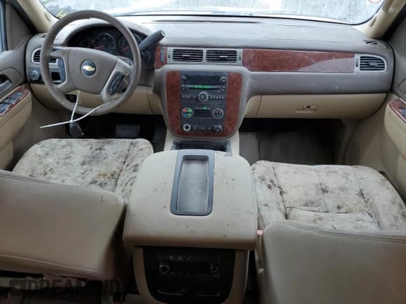 ✅ 2011 Chevrolet Suburban LT • VIN: 1GNSCJE09BR269263 • Lot: 75262054. Wystawiony na Copart z przebiegiem 108 988 mil. Bezpłatny archiwum sprzedaży aukcyjnych z USA i szczegółowy raport historii pojazdu na DreamBid. Zdjęcie 8.