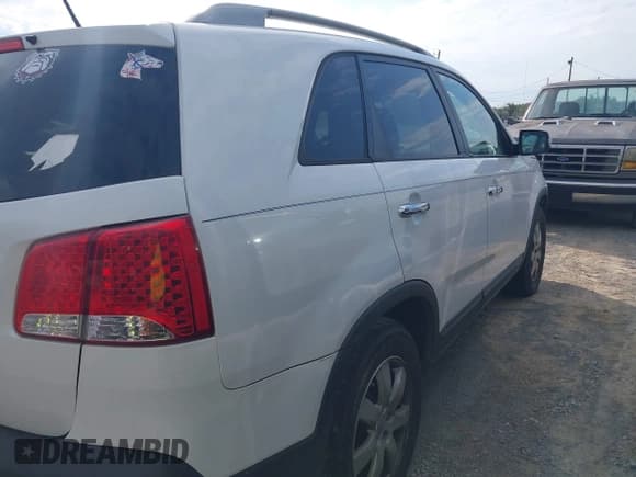 ✅ 2013 Kia Sorento LX • VIN: 5XYKT4A26DG309740 • Lot: 43232248. Listed on IAAI with 253,098 mi. Free auction sales archive from the USA and detailed vehicle history report at DreamBid. Image 4.