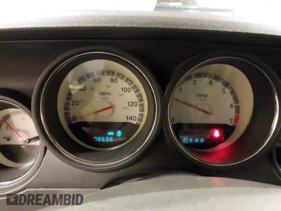 2010 Dodge Challenger SE z VIN 2B3CJ4DV8AH199708, wystawiony jako IAAI lot #42964590 z przebiegiem 78 698 mil mil oraz . Historia ofert i sprzedaży dostępna na DreamBid. Obrazek 7.