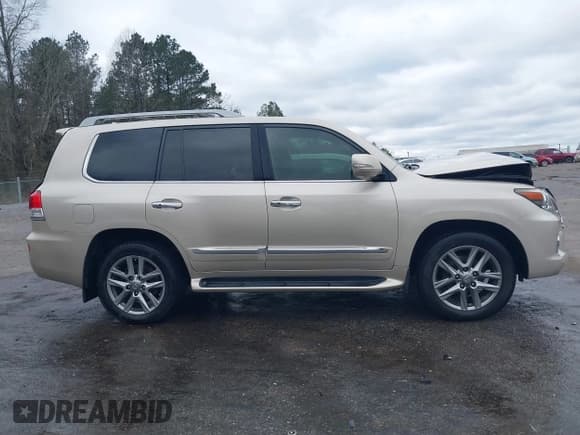 ✅ 2015 Lexus LX 570 • VIN: JTJHY7AX7F4181502 • Lot: 41715963. Listed on IAAI with 133,850 mi. Free auction sales archive from the USA and detailed vehicle history report at DreamBid. Image 14.
