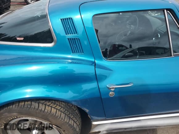 ✅ 1965 Chevrolet Corvette • VIN: 194375S121199 • Lot: 72956514. Wystawiony na Copart z przebiegiem 43 667 mil. Bezpłatny archiwum sprzedaży aukcyjnych z USA i szczegółowy raport historii pojazdu na DreamBid. Zdjęcie 10.