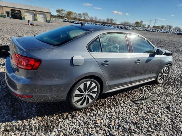 ✅ 2013 Volkswagen Jetta Hybrid • VIN: 3VW637AJ1DM289620 • Lot: 92242245. Listed on Copart with 131,029 mi. Free auction sales archive from the USA and detailed vehicle history report at DreamBid. Image 3.