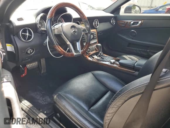 ✅ 2012 Mercedes-Benz SLK 350 • VIN: WDDPK5HA5CF008413 • Лот: 60976735. Опубликован ранее на Copart с пробегом 100 587 миль. Бесплатный доступ к архиву аукционных продаж из США и подробный отчёт об истории автомобиля на DreamBid. Изображение 8.
