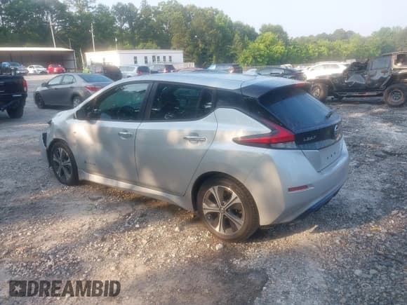 ✅ 2018 Nissan LEAF SL • VIN: 1N4AZ1CP4JC304267 • Lot: 42399111. Wystawiony na IAAI z przebiegiem Nie podano. Bezpłatny archiwum sprzedaży aukcyjnych z USA i szczegółowy raport historii pojazdu na DreamBid. Zdjęcie 3.
