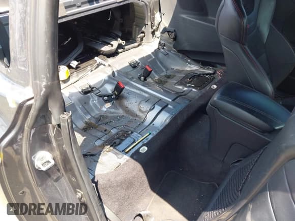 ✅ 2014 Hyundai Genesis Coupe 2.0T • VIN: KMHHT6KD6EU114447 • Lot: 42561898. Wystawiony na IAAI z przebiegiem 101 453 mil. Bezpłatny archiwum sprzedaży aukcyjnych z USA i szczegółowy raport historii pojazdu na DreamBid. Zdjęcie 8.