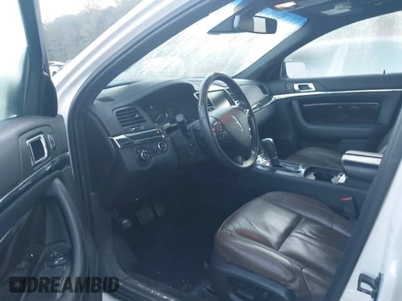 ✅ 2015 Lincoln MKS • VIN: 1LNHL9DK5FG605699 • Lot: 43434059. Wystawiony na IAAI z przebiegiem 156 827 mil. Bezpłatny archiwum sprzedaży aukcyjnych z USA i szczegółowy raport historii pojazdu na DreamBid. Zdjęcie 5.