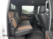 ✅ 2021 Chevrolet Silverado 1500 High Country • VIN: 1GCUYHET6MZ293500 • Lot: 66475034. Wystawiony na Copart z przebiegiem 17 699 mil. Bezpłatny archiwum sprzedaży aukcyjnych z USA i szczegółowy raport historii pojazdu na DreamBid. Zdjęcie 10.