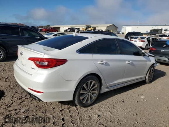 2016 Hyundai Sonata Sport z VIN 5NPE34AF1GH313952, wystawiony jako Copart lot #91200475 z przebiegiem 136 010 mil mil oraz Czysty tytuł • Clean title. Historia ofert i sprzedaży dostępna na DreamBid. Obrazek 3.