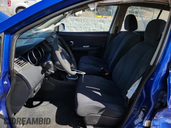 ✅ 2009 Nissan Versa S • VIN: 3N1BC13E89L490686 • Lot: 82074245. Wystawiony na Copart z przebiegiem 144 859 mil. Bezpłatny archiwum sprzedaży aukcyjnych z USA i szczegółowy raport historii pojazdu na DreamBid. Zdjęcie 7.