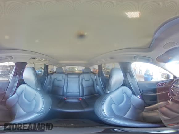 ✅ 2019 Volvo XC60 Momentum • VIN: LYV102RK7KB177929 • Lot: 85375815. Wystawiony na Copart z przebiegiem 90 455 mil. Bezpłatny archiwum sprzedaży aukcyjnych z USA i szczegółowy raport historii pojazdu na DreamBid. Zdjęcie 15.