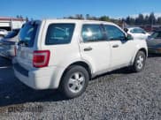 ✅ 2009 Ford Escape XLS • VIN: 1FMCU02749KB31375 • Lot: 43415502. Wystawiony na IAAI z przebiegiem 83 114 mil. Bezpłatny archiwum sprzedaży aukcyjnych z USA i szczegółowy raport historii pojazdu na DreamBid. Zdjęcie 4.