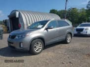 ✅ 2015 Kia Sorento LX • VIN: 5XYKT4A76FG582546 • Лот: 42821769. Опубликован ранее на IAAI с пробегом 114 555 миль. Бесплатный доступ к архиву аукционных продаж из США и подробный отчёт об истории автомобиля на DreamBid. Изображение 2.