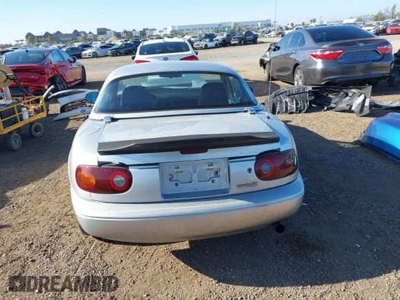 ✅ 1990 Mazda MX-5 Miata • VIN: JM1NA3512L0146684 • Lot: 42306385. Listed on IAAI with 71,211 mi. Free auction sales archive from the USA and detailed vehicle history report at DreamBid. Image 17.