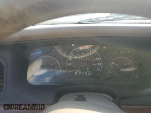 ✅ 2004 Ford Crown Victoria Standard • VIN: 2FAFP73W54X135518 • Lot: 72084114. Wystawiony na Copart z przebiegiem 145 716 mil. Bezpłatny archiwum sprzedaży aukcyjnych z USA i szczegółowy raport historii pojazdu na DreamBid. Zdjęcie 9.