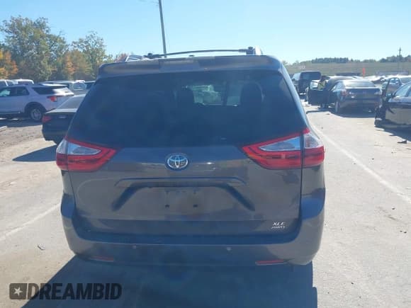 ✅ 2017 Toyota Sienna XLE • VIN: 5TDDZ3DC2HS153596 • Лот: 43342973. Опубликован ранее на IAAI с пробегом 94 055 миль. Бесплатный доступ к архиву аукционных продаж из США и подробный отчёт об истории автомобиля на DreamBid. Изображение 16.