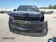 ✅ 2021 Chevrolet Suburban RST • VIN: 1GNSCEKD5MR256317 • Lot: 46294685. Wystawiony na Copart z przebiegiem 72 688 mil. Bezpłatny archiwum sprzedaży aukcyjnych z USA i szczegółowy raport historii pojazdu na DreamBid. Zdjęcie 5.
