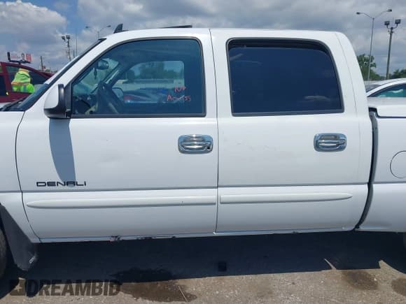 ✅ 2006 GMC Sierra Denali • VIN: 2GTEK63N361251666 • Lot: 43072016. Listed on IAAI with Not provided. Free auction sales archive from the USA and detailed vehicle history report at DreamBid. Image 15.