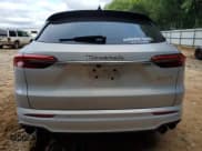 ✅ 2024 Maserati Grecale GT • VIN: ZN6PMDAA8R7457420 • Lot: 67950345. Wystawiony na Copart z przebiegiem 6 056 mil. Bezpłatny archiwum sprzedaży aukcyjnych z USA i szczegółowy raport historii pojazdu na DreamBid. Zdjęcie 6.