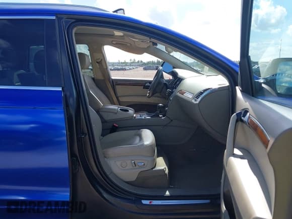 ✅ 2013 Audi Q7 S line Prestige • VIN: WA1DGAFE1DD004993 • Lot: 42993421. Listed on IAAI with 175,732 mi. Free auction sales archive from the USA and detailed vehicle history report at DreamBid. Image 5.