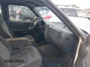 ✅ 2000 Chevrolet S-10 LS • VIN: 1GCCS1955YK271177 • Лот: 40955750. Опубликован ранее на IAAI с пробегом 298 412 миль. Бесплатный доступ к архиву аукционных продаж из США и подробный отчёт об истории автомобиля на DreamBid. Изображение 5.