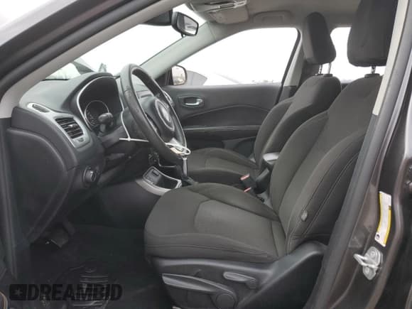 ✅ 2020 Jeep Compass Sport • VIN: 3C4NJCAB5LT253083 • Лот: 82331125. Опубликован ранее на Copart с пробегом 120 839 миль. Бесплатный доступ к архиву аукционных продаж из США и подробный отчёт об истории автомобиля на DreamBid. Изображение 7.