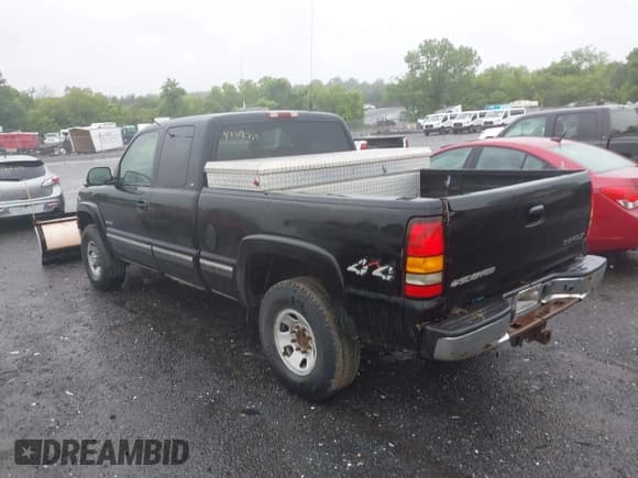 ✅ 2000 Chevrolet Silverado 2500 LS • VIN: 1GCGK29UXYE135561 • Lot: 42318334. Wystawiony na IAAI z przebiegiem 286 967 mil. Bezpłatny archiwum sprzedaży aukcyjnych z USA i szczegółowy raport historii pojazdu na DreamBid. Zdjęcie 3.