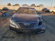 ✅ 2007 Toyota Camry LE • VIN: 4T1BE46K07U721105 • Lot: 95002155. Wystawiony na Copart z przebiegiem 277 854 mil. Bezpłatny archiwum sprzedaży aukcyjnych z USA i szczegółowy raport historii pojazdu na DreamBid. Zdjęcie 5.