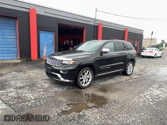✅ 2014 Jeep Grand Cherokee Summit • VIN: 1C4RJFJM8EC342679 • Lot: 90888345. Listed on Copart with 111,471 mi. Free auction sales archive from the USA and detailed vehicle history report at DreamBid. Image 2.