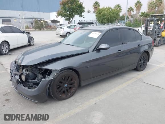 ✅ 2006 BMW 3 Series 325i • VIN: WBAVB13556PT06427 • Лот: 43778110. Опубликован ранее на IAAI с пробегом 231 356 миль. Бесплатный доступ к архиву аукционных продаж из США и подробный отчёт об истории автомобиля на DreamBid. Изображение 18.