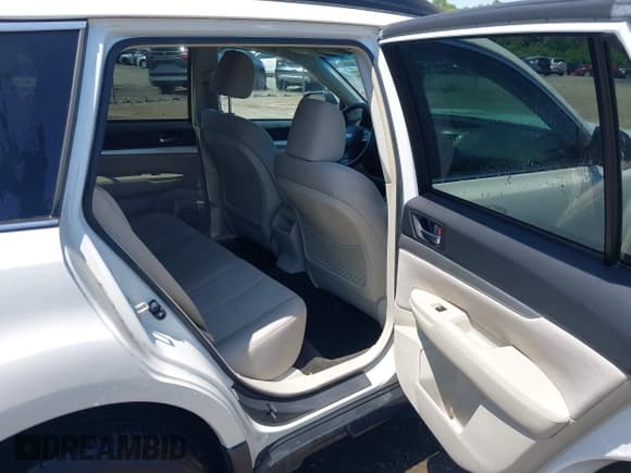 ✅ 2013 Subaru Outback Premium • VIN: 4S4BRBGC2D3290722 • Lot: 42392668. Listed on IAAI with 184,425 mi. Free auction sales archive from the USA and detailed vehicle history report at DreamBid. Image 8.
