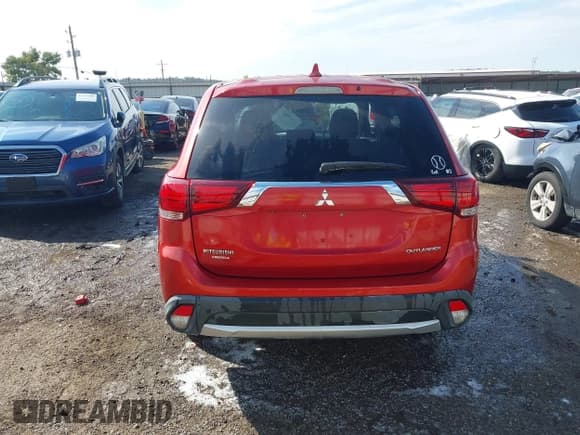 ✅ 2018 Mitsubishi Outlander ES • VIN: JA4AD2A34JZ006176 • Лот: 43397681. Опубликован ранее на IAAI с пробегом 111 511 миль. Бесплатный доступ к архиву аукционных продаж из США и подробный отчёт об истории автомобиля на DreamBid. Изображение 16.