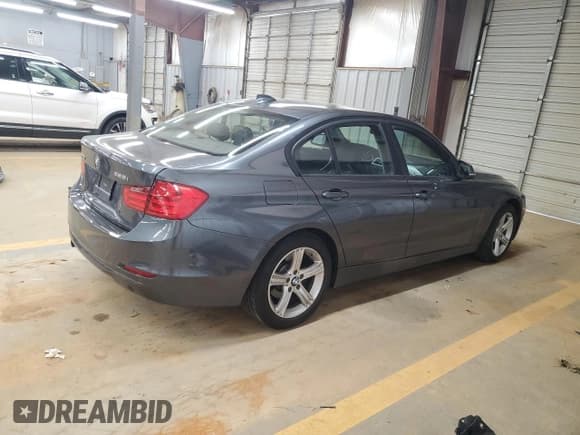 ✅ 2013 BMW 3 Series 328i xDrive • VIN: WBA3B5C50DF596786 • Лот: 82642875. Опубликован ранее на Copart с пробегом 107 943 миль. Бесплатный доступ к архиву аукционных продаж из США и подробный отчёт об истории автомобиля на DreamBid. Изображение 3.