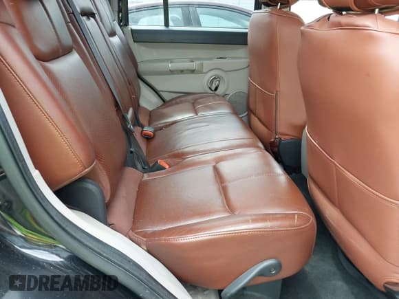 ✅ 2006 Jeep Commander Limited • VIN: 1J8HH58N16C309677 • Lot: 42181393. Wystawiony na IAAI z przebiegiem 310 457 mil. Bezpłatny archiwum sprzedaży aukcyjnych z USA i szczegółowy raport historii pojazdu na DreamBid. Zdjęcie 8.