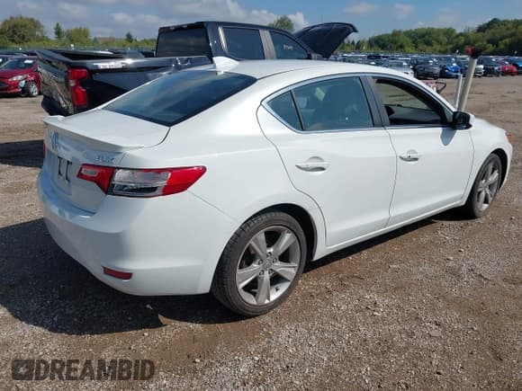 ✅ 2015 Acura ILX Technology • VIN: 19VDE1F76FE010411 • Лот: 43282593. Опубликован ранее на IAAI с пробегом 191 914 миль. Бесплатный доступ к архиву аукционных продаж из США и подробный отчёт об истории автомобиля на DreamBid. Изображение 4.