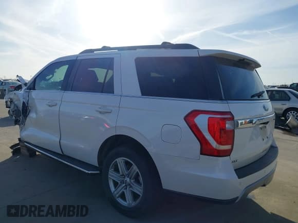 ✅ 2018 Ford Expedition XLT • VIN: 1FMJU1HT5JEA18863 • Lot: 41815687. Wystawiony na IAAI z przebiegiem 96 544 mil. Bezpłatny archiwum sprzedaży aukcyjnych z USA i szczegółowy raport historii pojazdu na DreamBid. Zdjęcie 3.