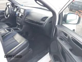 ✅ 2015 Chrysler Town & Country S • VIN: 2C4RC1HG6FR720097 • Lot: 43508750. Wystawiony na IAAI z przebiegiem 106 154 mil. Bezpłatny archiwum sprzedaży aukcyjnych z USA i szczegółowy raport historii pojazdu na DreamBid. Zdjęcie 5.