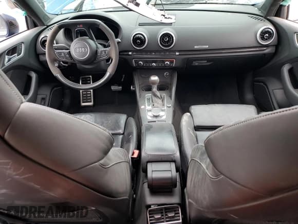 ✅ 2017 Audi RS 3 • VIN: WUABWGFF0H1900451 • Lot: 81423624. Wystawiony na Copart z przebiegiem Nie podano. Bezpłatny archiwum sprzedaży aukcyjnych z USA i szczegółowy raport historii pojazdu na DreamBid. Zdjęcie 8.