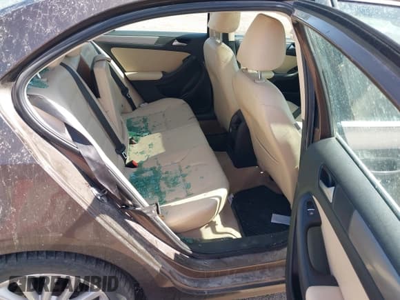 ✅ 2014 Volkswagen Jetta TDI w/Premium/Nav • VIN: 3VWLL7AJ8EM387791 • Lot: 42555967. Listed on IAAI with 218,829 mi. Free auction sales archive from the USA and detailed vehicle history report at DreamBid. Image 8.