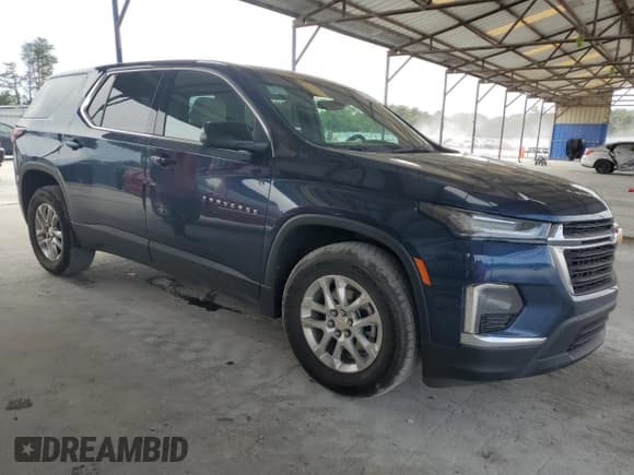 ✅ 2022 Chevrolet Traverse LS • VIN: 1GNERFKW5NJ136360 • Lot: 70977694. Wystawiony na Copart z przebiegiem 50 995 mil. Bezpłatny archiwum sprzedaży aukcyjnych z USA i szczegółowy raport historii pojazdu na DreamBid. Zdjęcie 4.