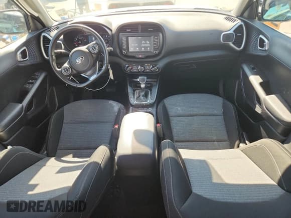 ✅ 2020 Kia Soul GT-Line • VIN: KNDJ63AU9L7120414 • Lot: 90824775. Wystawiony na Copart z przebiegiem 18 506 mil. Bezpłatny archiwum sprzedaży aukcyjnych z USA i szczegółowy raport historii pojazdu na DreamBid. Zdjęcie 8.