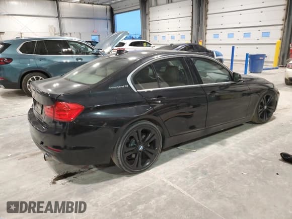 ✅ 2013 BMW 3 Series ActiveHybrid 3 • VIN: WBA3F9C57DF483803 • Лот: 93496005. Опубликован ранее на Copart с пробегом 115 468 миль. Бесплатный доступ к архиву аукционных продаж из США и подробный отчёт об истории автомобиля на DreamBid. Изображение 3.