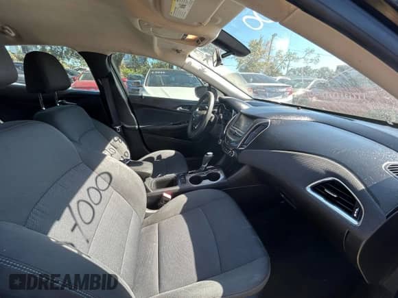 ✅ 2018 Chevrolet Cruze LT • VIN: 1G1BE5SM0J7100110 • Lot: 91317525. Wystawiony na Copart z przebiegiem 120 759 mil mil. Skorzystaj z bezpłatnego archiwum sprzedaży aukcyjnych z USA i zobacz szczegółowy raport historii pojazdu na DreamBid. Zdjęcie 5.