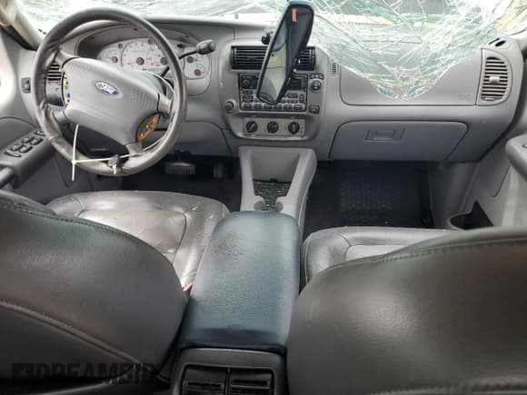 ✅ 2003 Ford Explorer Sport Trac XLS • VIN: 1FMZU67E03UA33086 • Lot: 82234375. Wystawiony na Copart z przebiegiem 228 575 mil. Bezpłatny archiwum sprzedaży aukcyjnych z USA i szczegółowy raport historii pojazdu na DreamBid. Zdjęcie 8.