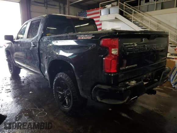 ✅ 2022 Chevrolet Silverado 1500 Custom Trail Boss • VIN: 3GCPYCEL2NG110871 • Lot: 44859705. Wystawiony na Copart z przebiegiem 82 790 mil. Bezpłatny archiwum sprzedaży aukcyjnych z USA i szczegółowy raport historii pojazdu na DreamBid. Zdjęcie 6.