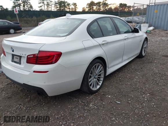 ✅ 2012 BMW 5 Series 535i xDrive • VIN: WBAFU7C50CDU61983 • Lot: 43627818. Wystawiony na IAAI z przebiegiem 190 008 mil. Bezpłatny archiwum sprzedaży aukcyjnych z USA i szczegółowy raport historii pojazdu na DreamBid. Zdjęcie 4.