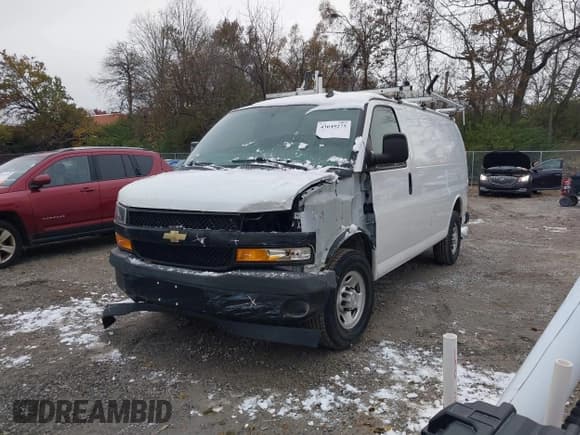 ✅ 2020 Chevrolet Express Cargo • VIN: 1GCWGAFG9L1237973 • Lot: 43649275. Wystawiony na IAAI z przebiegiem 87 903 mil. Bezpłatny archiwum sprzedaży aukcyjnych z USA i szczegółowy raport historii pojazdu na DreamBid. Zdjęcie 2.