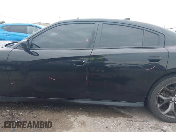 ✅ 2019 Dodge Charger GT • VIN: 2C3CDXHG3KH749261 • Lot: 42487445. Wystawiony na IAAI z przebiegiem 71 391 mil. Bezpłatny archiwum sprzedaży aukcyjnych z USA i szczegółowy raport historii pojazdu na DreamBid. Zdjęcie 15.